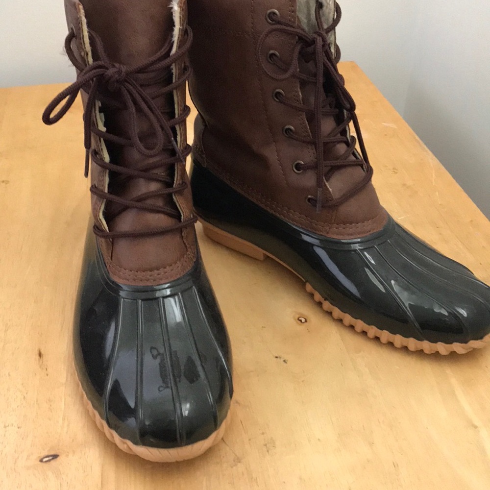 Sporto Chocolate and Brown Dakota Duck Boots Size 10